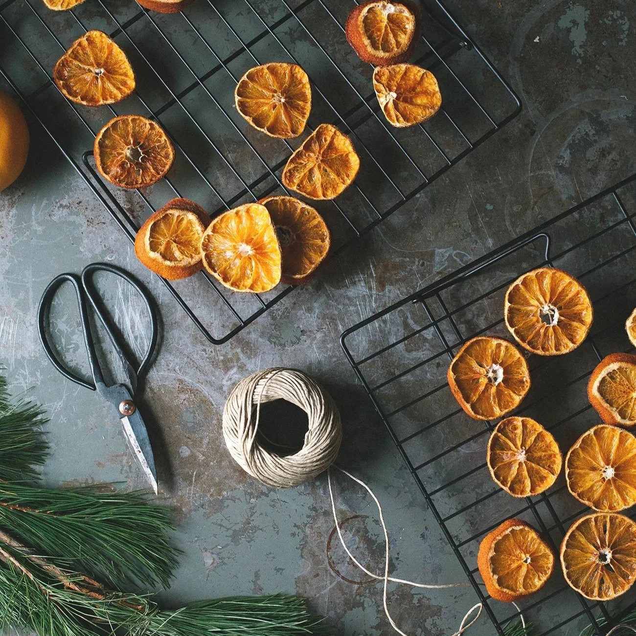 Se servir d’oranges pour créer des guirlandes