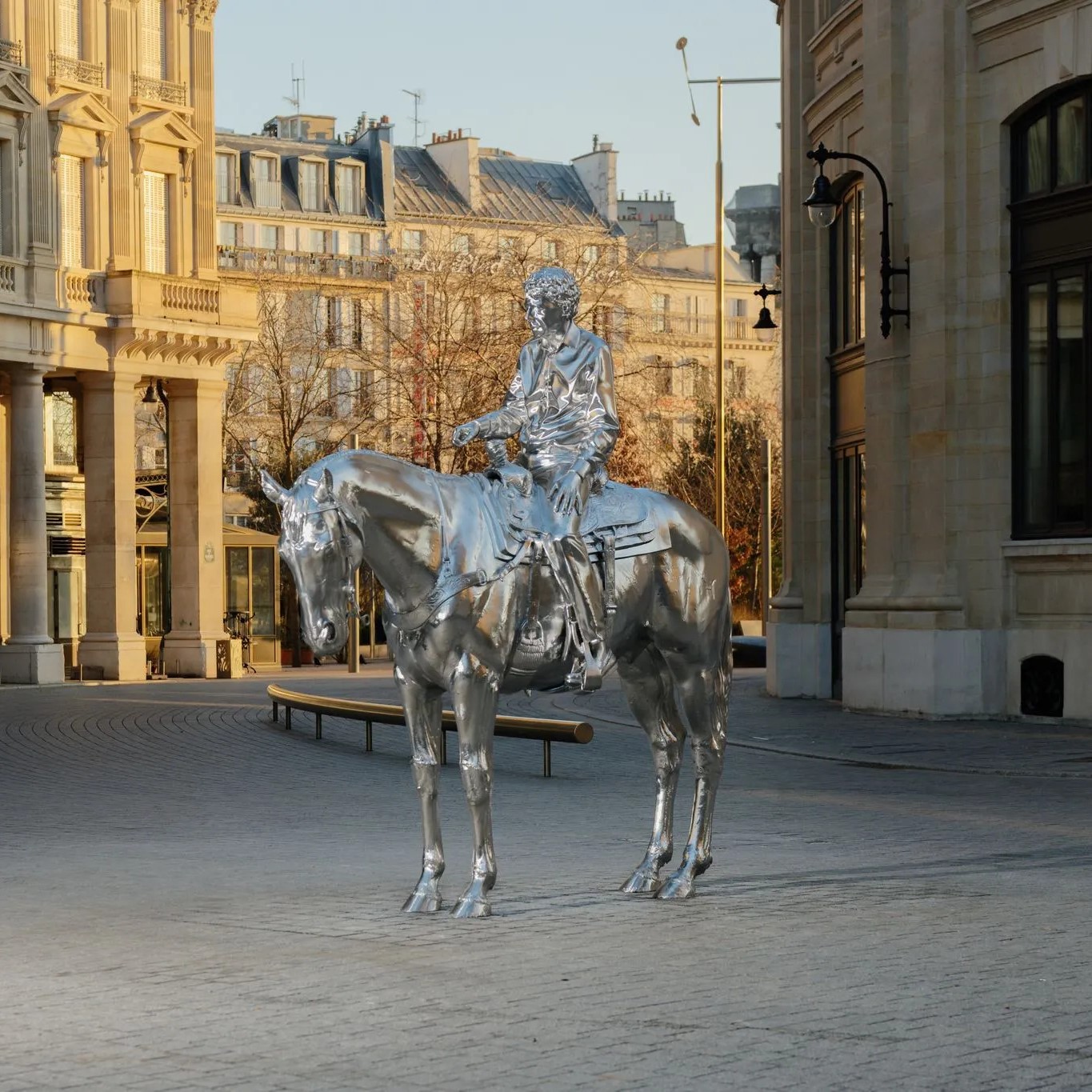 Vues in situ Horse Rider, exposition Charles Ray