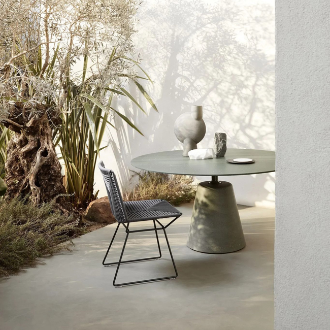 Style contemporain pour une table ronde en ciment design