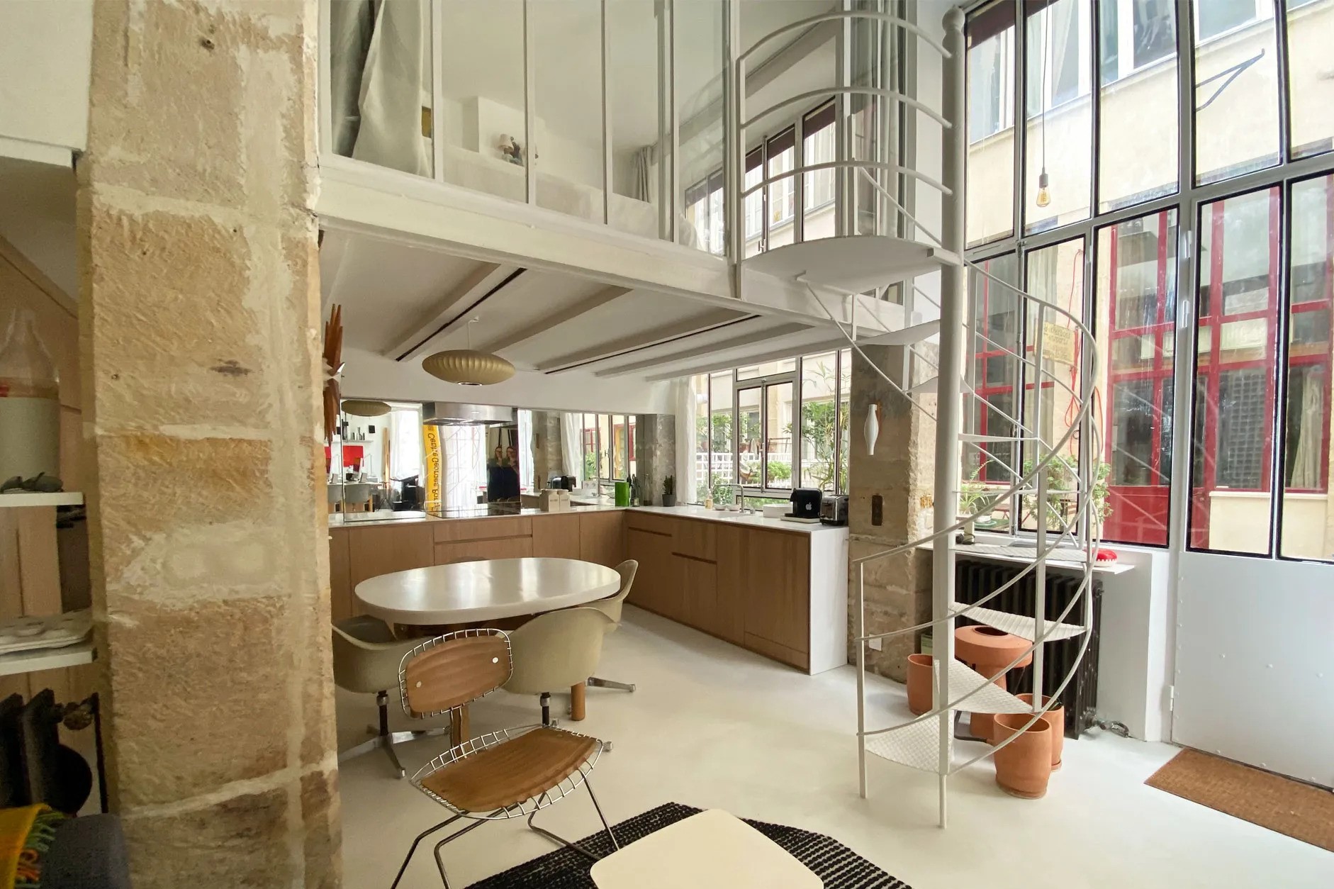 Intérieur d'un appartement de type loft à Paris