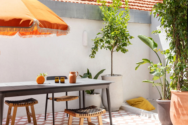 Petite terrasse sous le soleil