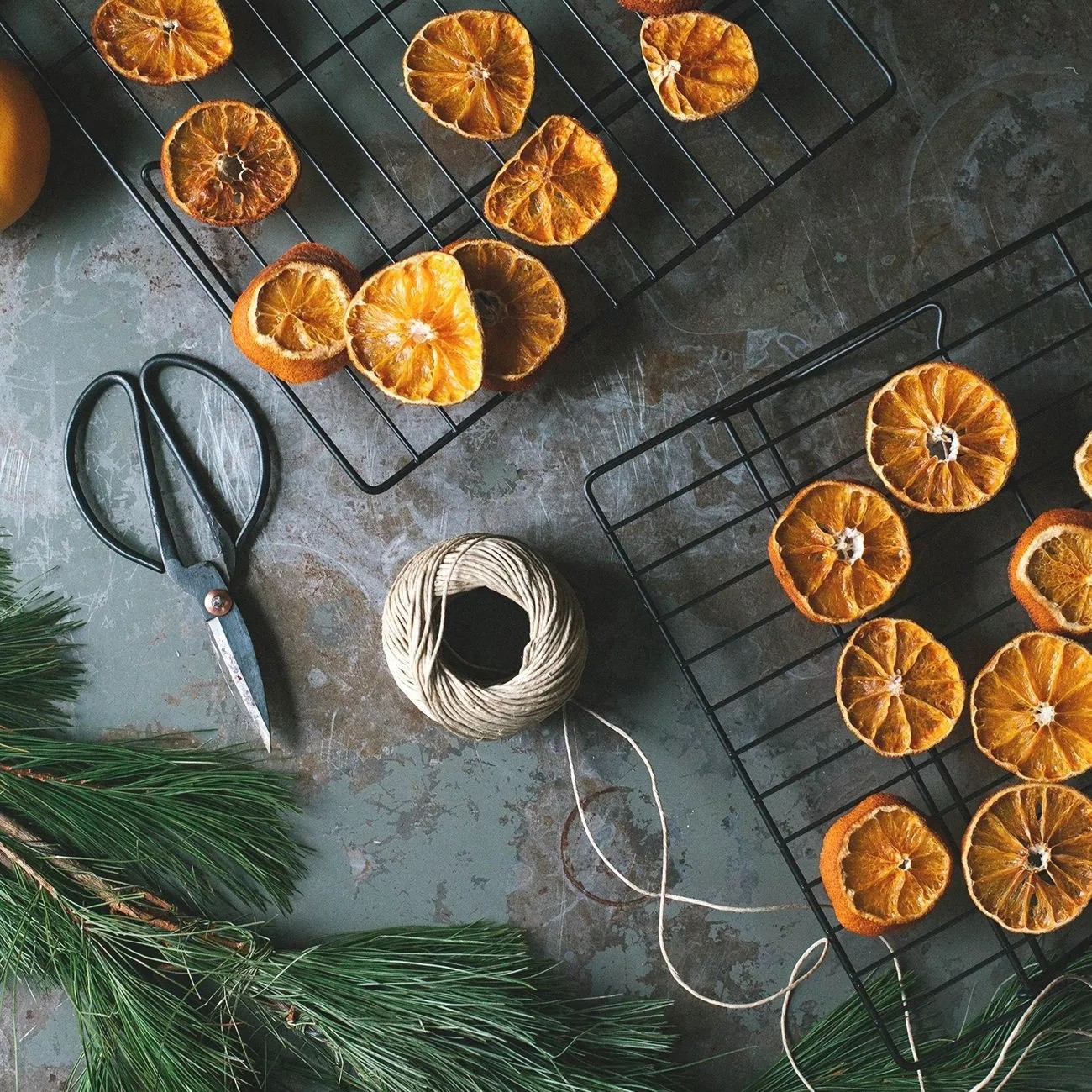 Se servir d’oranges pour créer des guirlandes